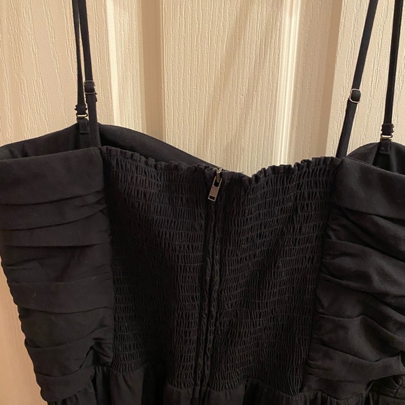 Reformation A-line With fitted ruched bodice and relaxed skirt, midi silhouette - Picture 7 of 7